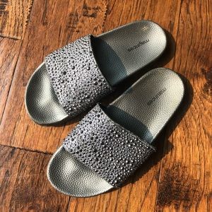 Maurice’s Women’s Size 7 Slide Sandals, EUC